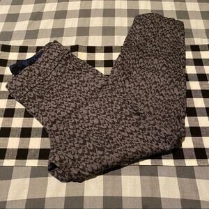 Peter Nygard Cropped Pants Size 6 Petite Gray & Black Print